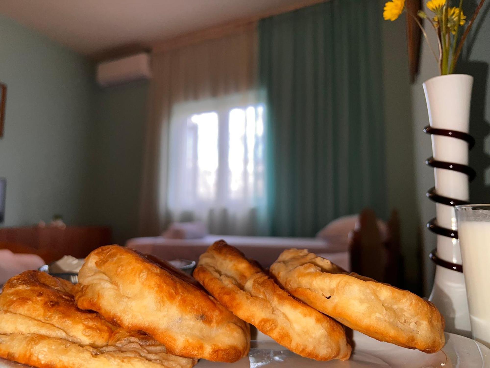 Berat Private Room In Haxhialiu Villa Екстер'єр фото