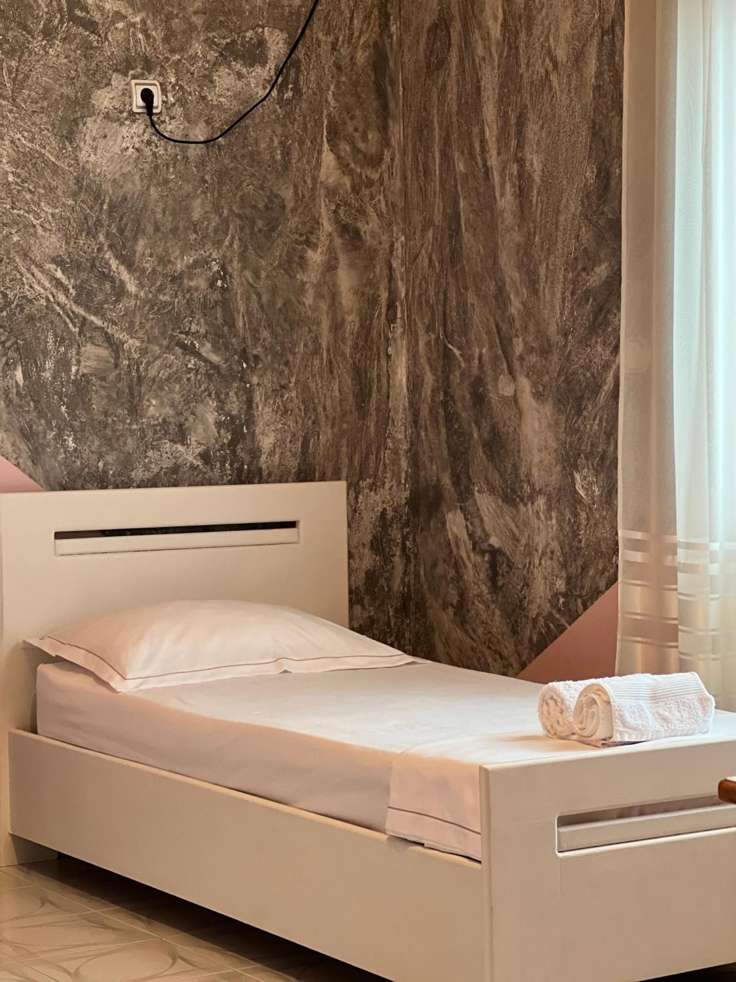 Berat Private Room In Haxhialiu Villa Екстер'єр фото